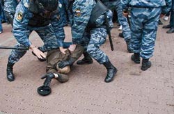 За массовую драку с ножами арестованы скинхеды